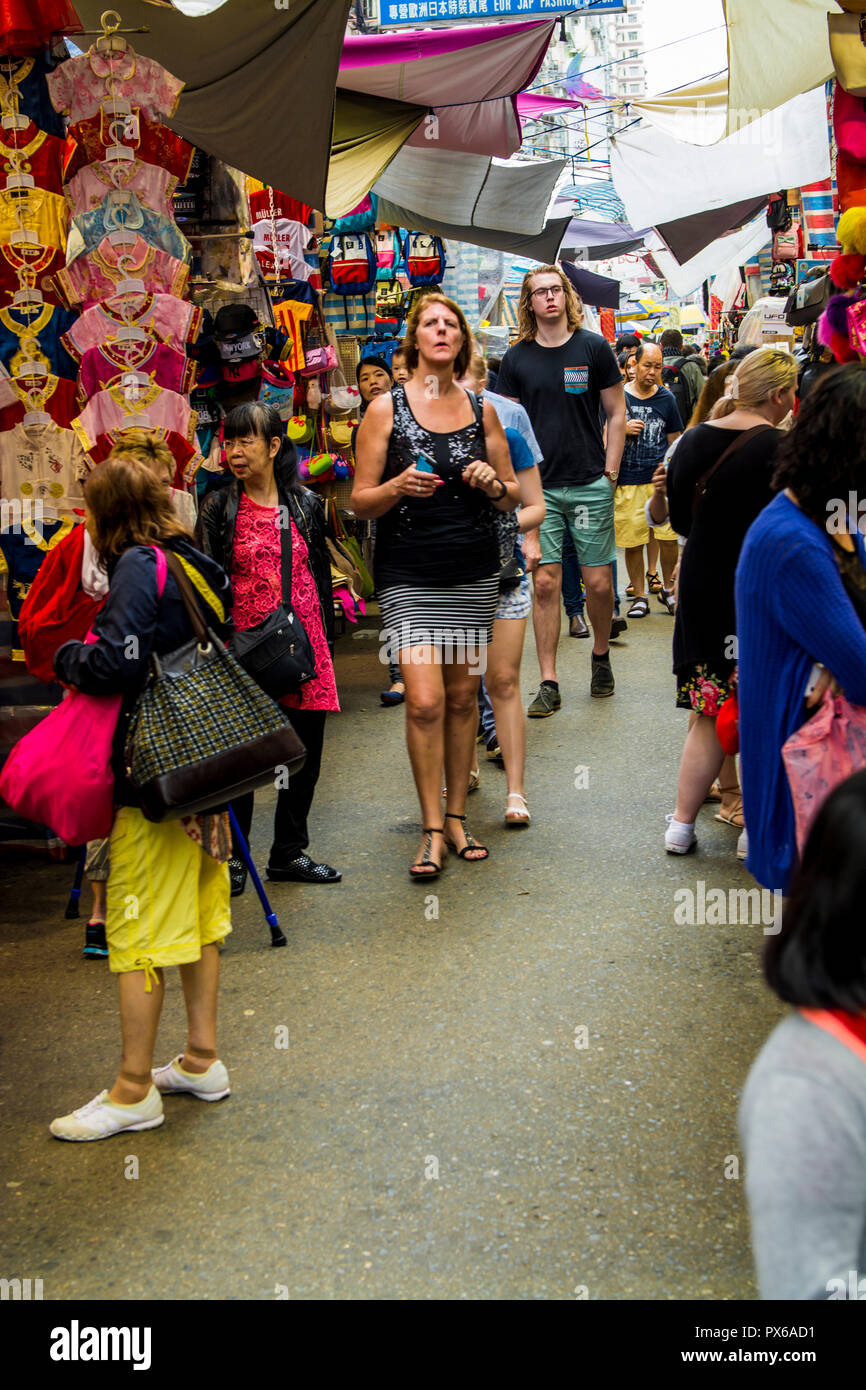 Tung Choi Street Ladies Market, Mongkok, Kowloon, Hong Kong, China. Stockfoto