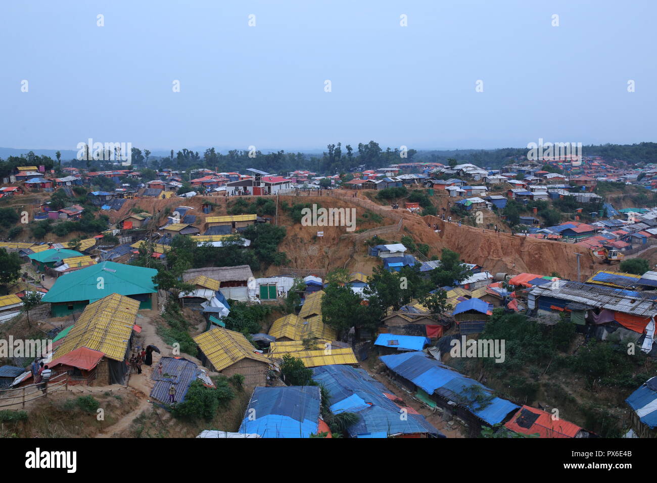 Cox's Bazar, Bangladesch: Die größte Rohingya Flüchtlingslager in Ukhia, Cox's Bazar, Bangladesch am 13. Oktober 2018 gesehen. Mehr als eine Million Menschen leben in Rohingya aus Bambus und und plane Blatt Unterständen. Über eine halbe Million Rohingya Flüchtlinge aus Myanmar Rakhine, haben in Bangladesch seit dem 25. August 2017 flohen nach Angaben der Vereinten Nationen. © REHMAN Asad/Alamy Stock Foto Stockfoto