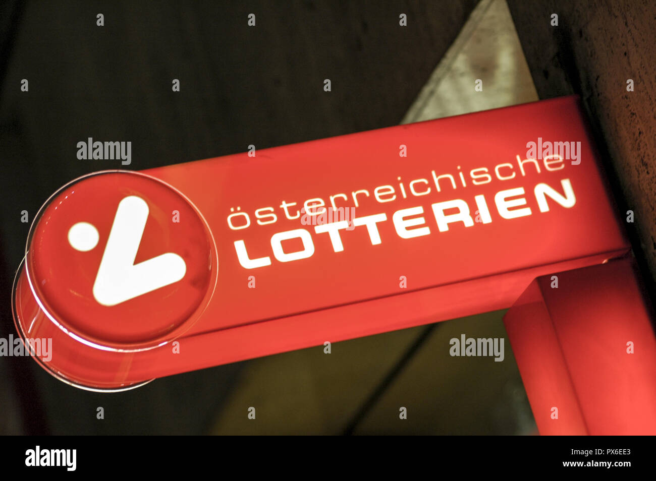 Osterreichische Lotterien Rotes Schild Mit Firmenlogo Stockfotografie Alamy