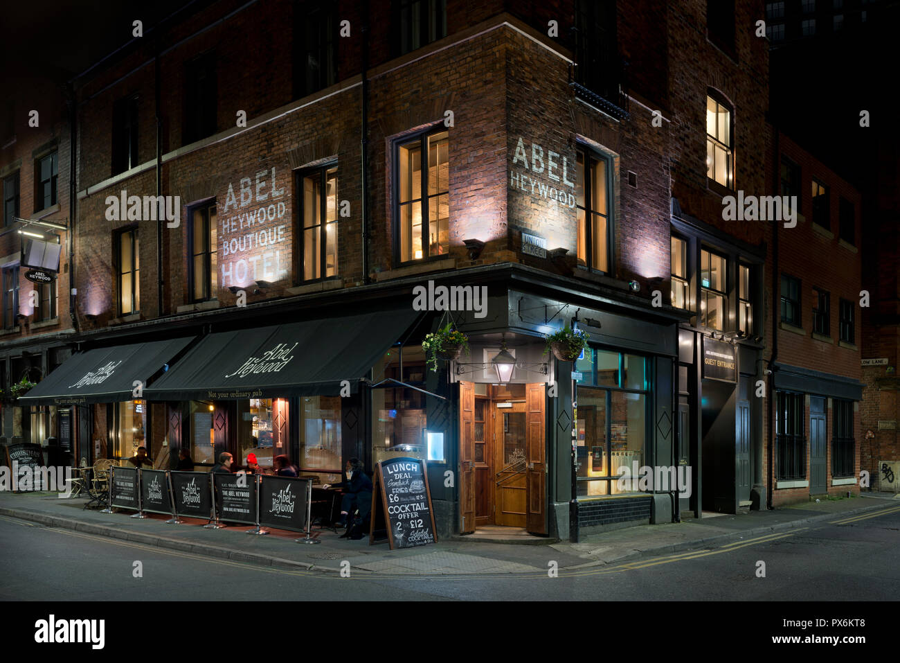 Der Abel Heywood Pub und Hotel am Turner Straße im nördlichen Viertel von Manchester, Großbritannien. Stockfoto