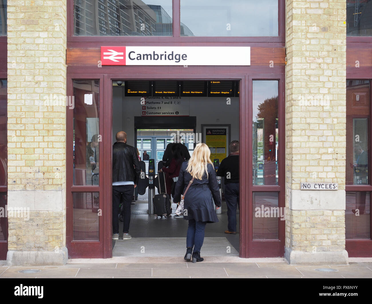 CAMBRIDGE, UK - ca. Oktober 2018: Bahnhof Cambridge Stockfoto