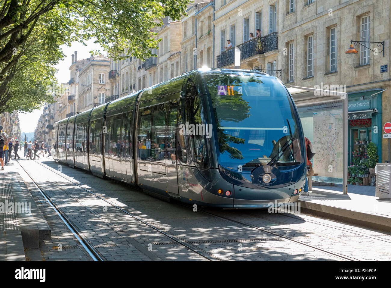 Moderne Tram in Bordeaux, Frankreich, Europa Stockfoto