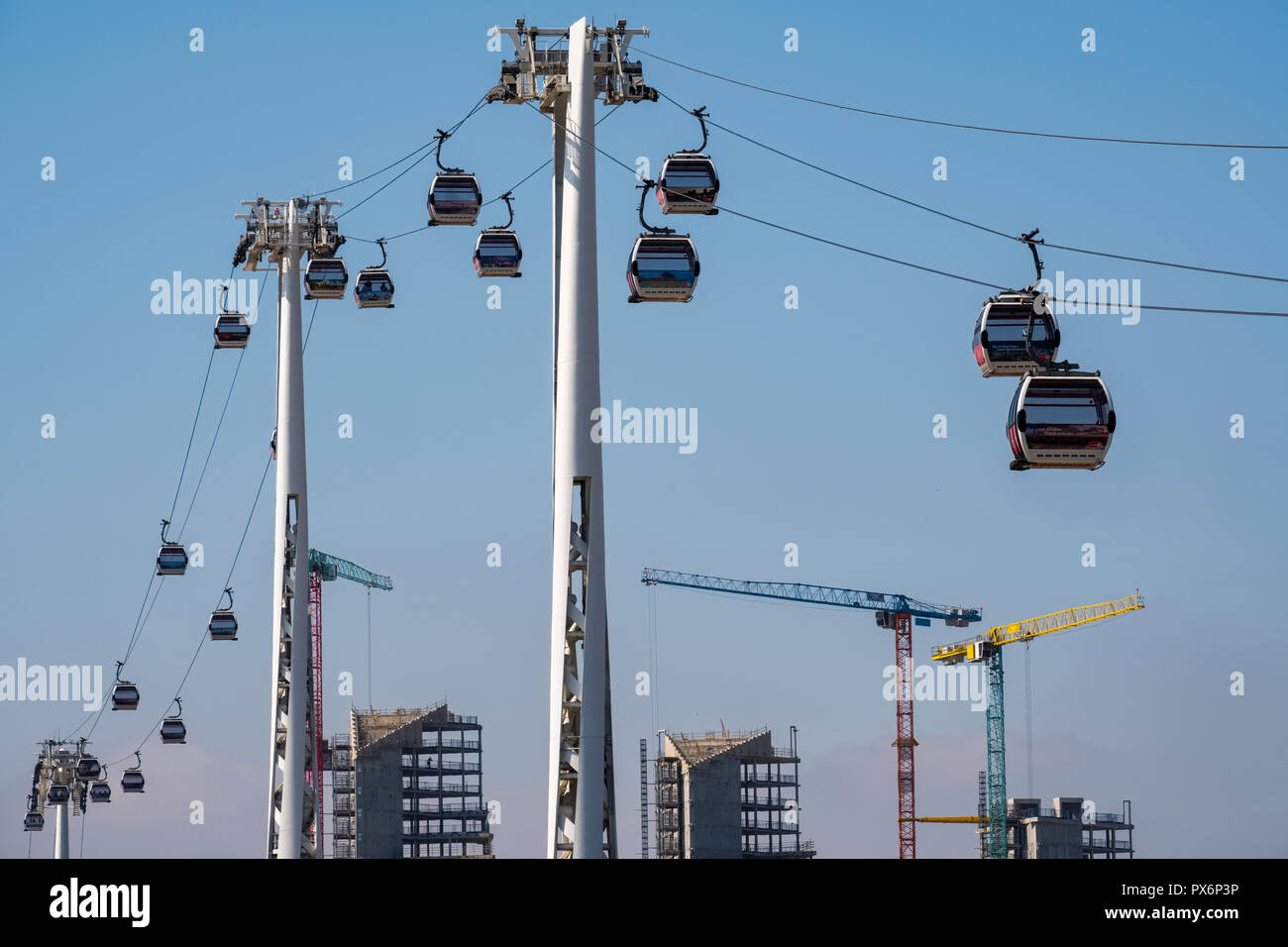 Emirates Air Line Seilbahnen und Gondelbahn, Greenwich, London, England, Großbritannien Stockfoto