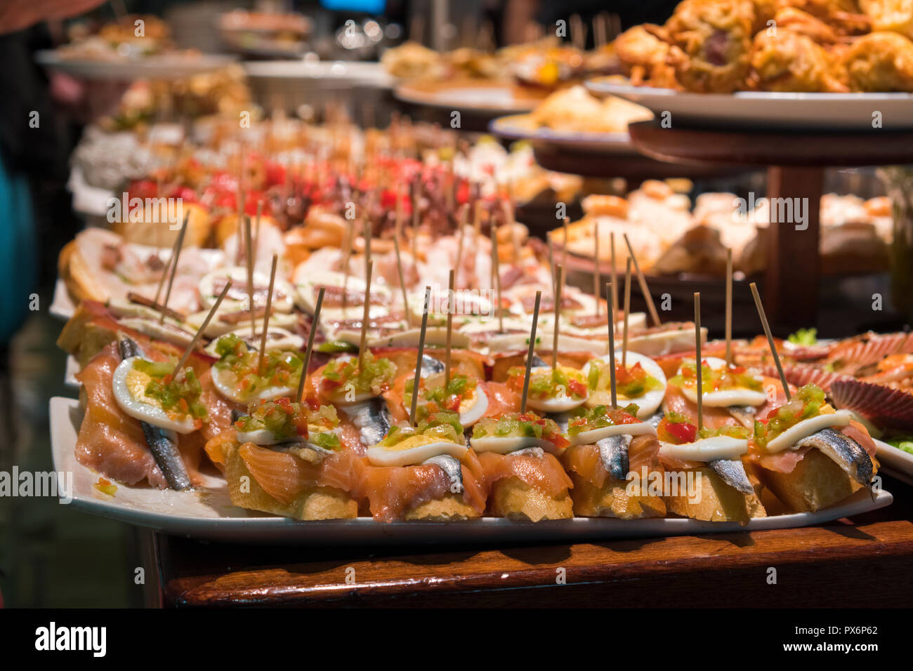 Tapas oder Pintxos spanisches Essen in Spanien Stockfoto