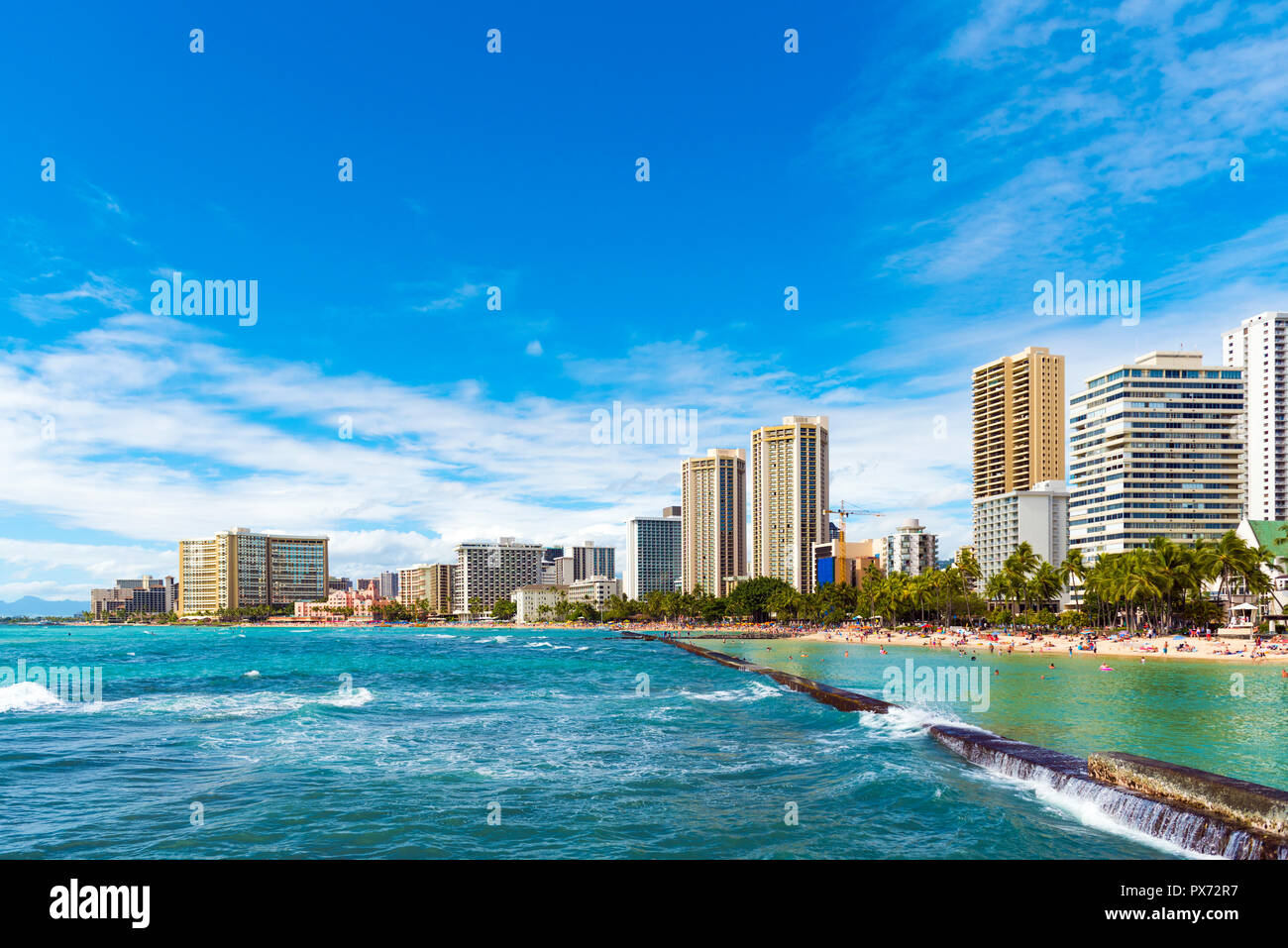 Blick auf den Strand der Stadt in Honolulu, Hawaii. Kopieren Sie Platz für Text Stockfoto
