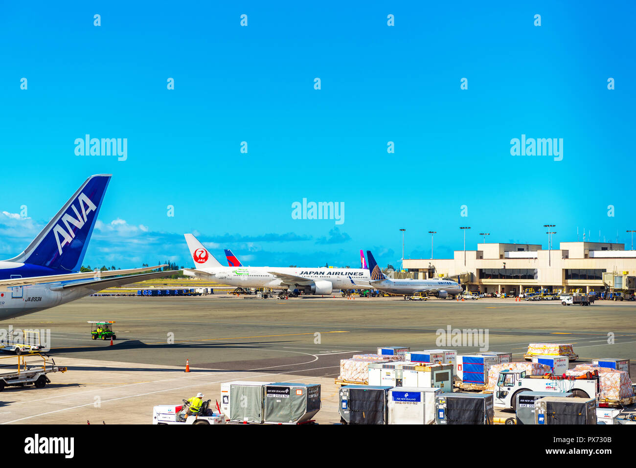 HONOLULU, Hawaii - Februar 16, 2018: Blick auf die Flugzeuge am Flughafen. Kopieren Sie Platz für Text Stockfoto