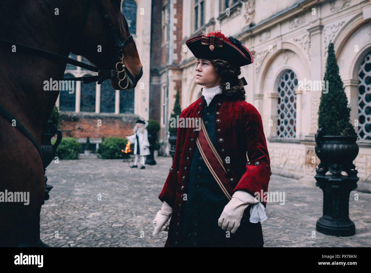 RELEASE DATE: November 23, 2018 TITEL: Der Favorit Studio: Twentieth Century Fox Regie: Yorgos Lanthimos PLOT: im frühen 18. Jahrhundert in England, ein zerbrechliches, Queen Anne (Colman) belegt den Thron und Ihre enge Freundin Lady Sarah (Weisz) regelt das Land an ihrer Stelle. Wenn ein neuer Knecht Abigail (Stein) ankommt, ihrem Charme macht Sie zu Sarah. STARRING: JOE ALWYN als Masham. (Bild: © Twentieth Century Fox/Entertainment Bilder) Stockfoto