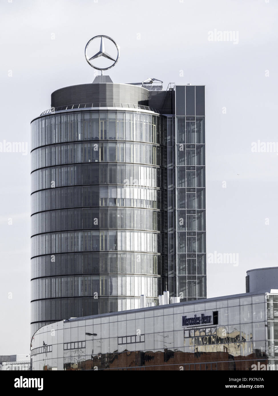 Munchen Mercedes Turm Deutschland Bayern Stockfotografie Alamy