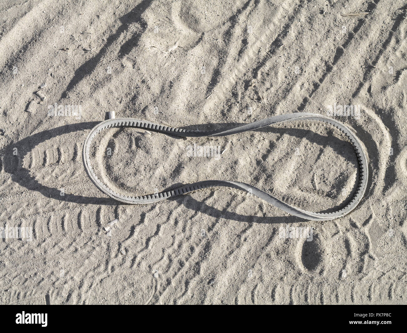 Keilriemen im Sand Stockfoto