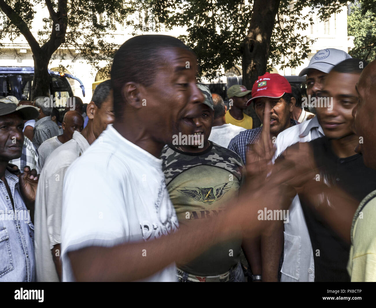 Kubanischen Baseball Fans diskutieren in Havanna, Kuba, Havanna Stockfoto
