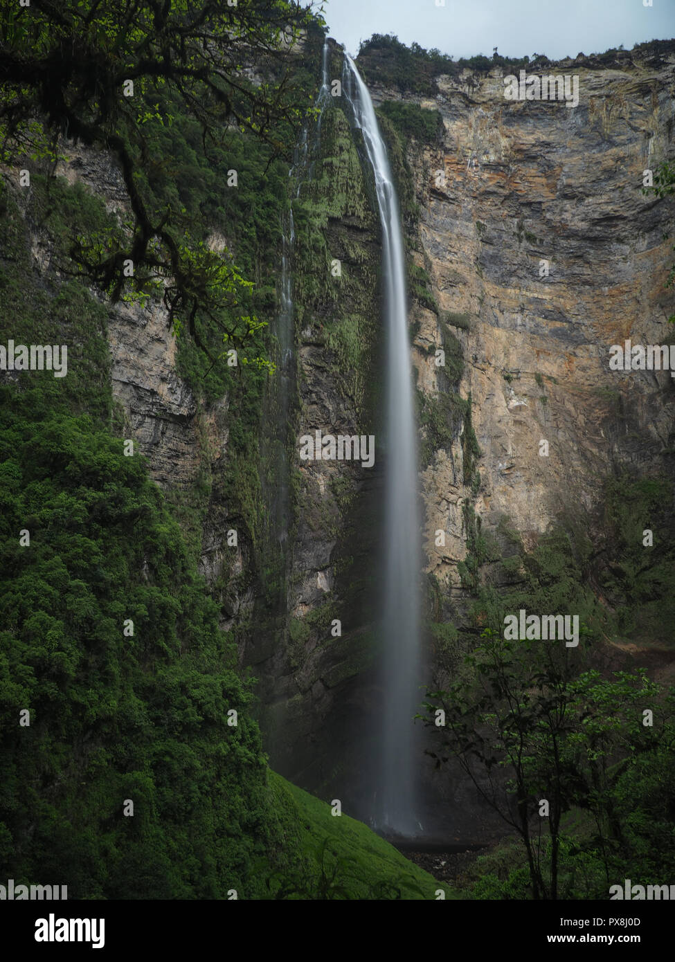 Lange Belichtung Gocta Wasserfall, Chachapoyas, Peru Stockfoto