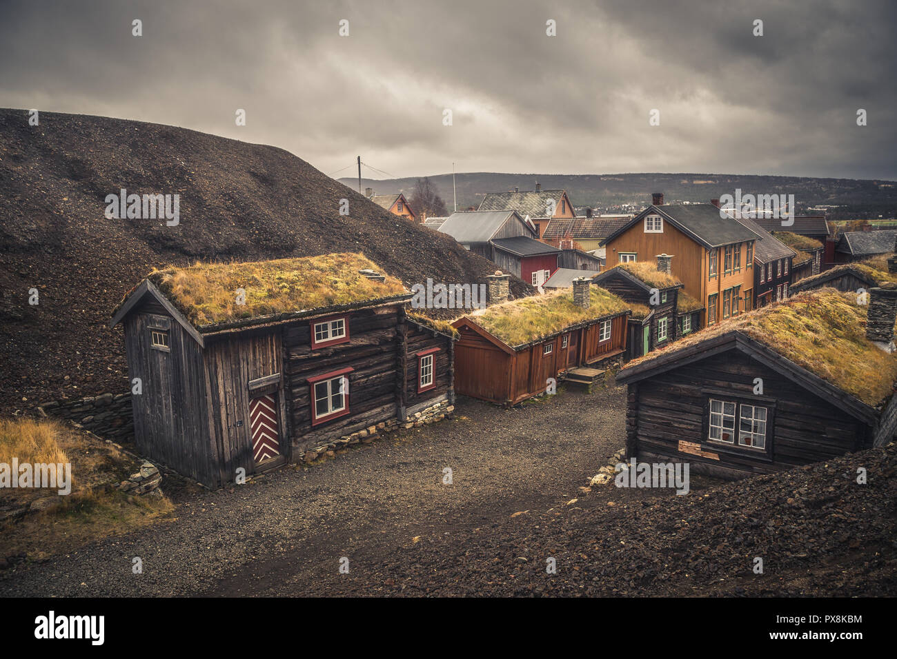 Bergbaustadt Røros in Norwegen, fantastische original alten norwegischen Stadt, als UNESCO-Weltkulturerbe. Traditionelle Holzarchitektur. Stockfoto