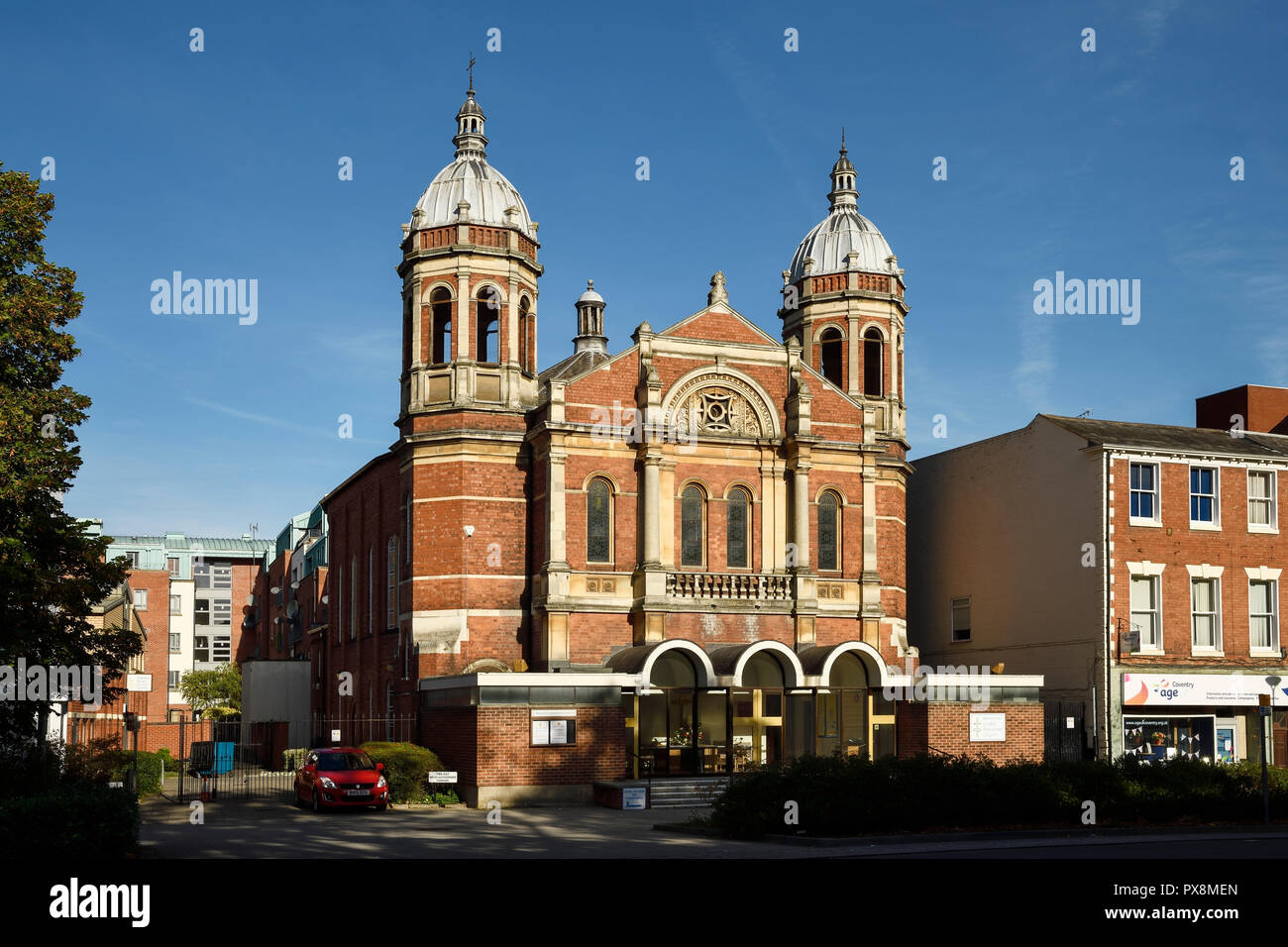 Die Fassade der Vereinigten Reformierten Kirche auf Warwick Road in Coventry City Centre Großbritannien Stockfoto