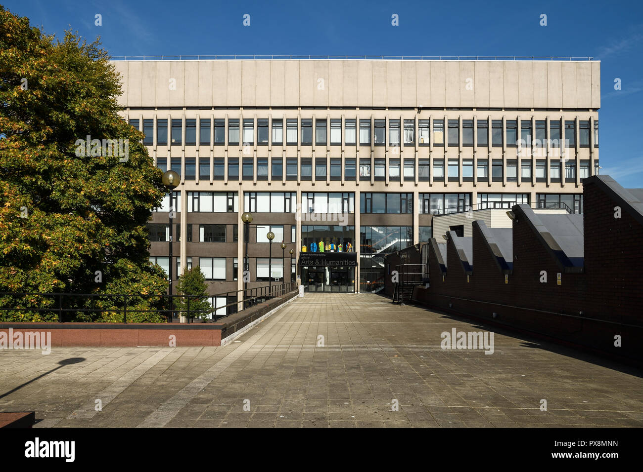 Coventry University Graham Sutherland Gebäude für die Fakultät für Geistes- und Kulturwissenschaften auf Gosford Straße in Coventry City Centre Großbritannien Stockfoto