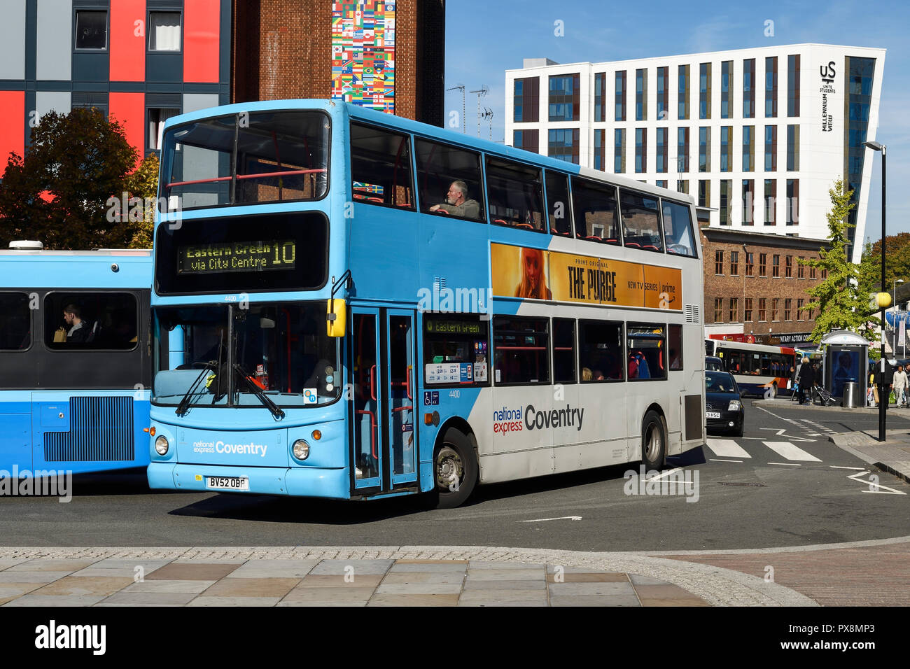 Ein National Express Coventry Double Decker Bus auf Trinity Street in Coventry City Centre Großbritannien Stockfoto