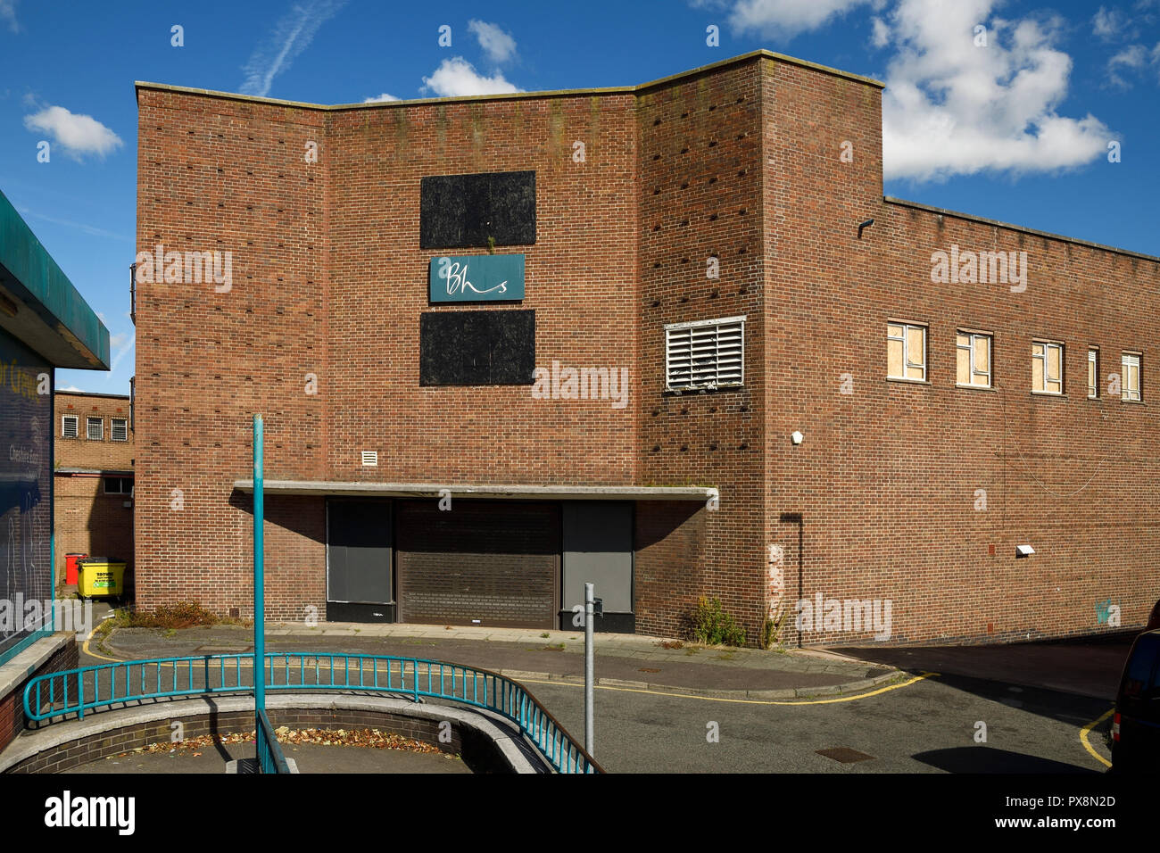 Die leere und stieg bis BHS Gebäude im Stadtzentrum von Crewe UK Stockfoto