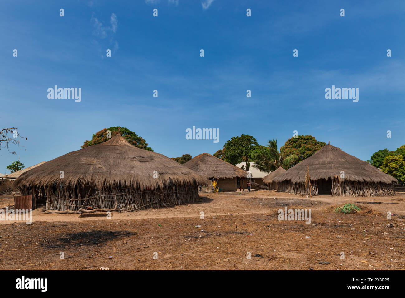 Orango Insel, Guinea-Bissau - Februar 3, 2018: Blick auf das Dorf Eticoga auf der Insel Orango mit traditionellen Hütten. Stockfoto