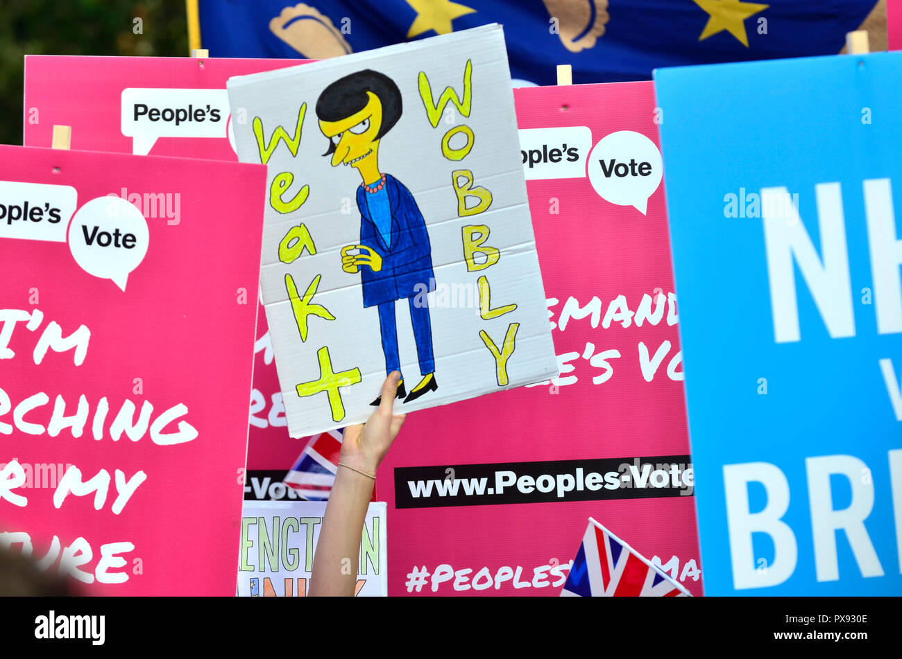 London, Großbritannien. Okt, 2018 20. 20. Oktober, London. Zehntausende von Menschen beteiligen sich an der Abstimmung März von Park Lane, Parliament Square für eine Volksabstimmung über die endgültige Brexit beschäftigen. Credit: PjrFoto/Alamy leben Nachrichten Stockfoto