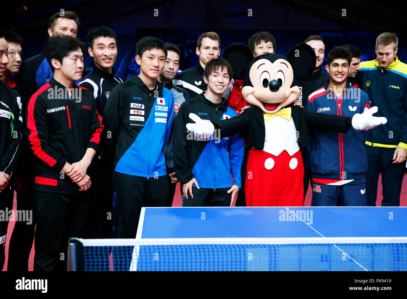 Paris, Frankreich. Credit: D. 19 Okt, 2018. Tomokazu Harimoto, Koki Niwa (JPN), Mickey Mouse Tischtennis: ITTF Men's World Cup 2018 Tischtennis Turnier zweite Stufe ziehen an Disney Veranstaltungen Arena von Disneyland Paris in Paris, Frankreich. Credit: D. Nakashima/LBA/Alamy leben Nachrichten Stockfoto