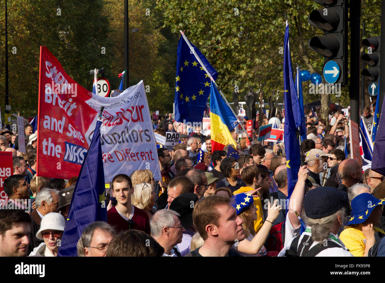 London, England. 20. Oktober 2018. Die Völker stimmen, Stop Brexit März stattfinden auf Park Lane, in der Nähe des Hyde Park. Credit: Anthony Kay/Alamy leben Nachrichten Stockfoto