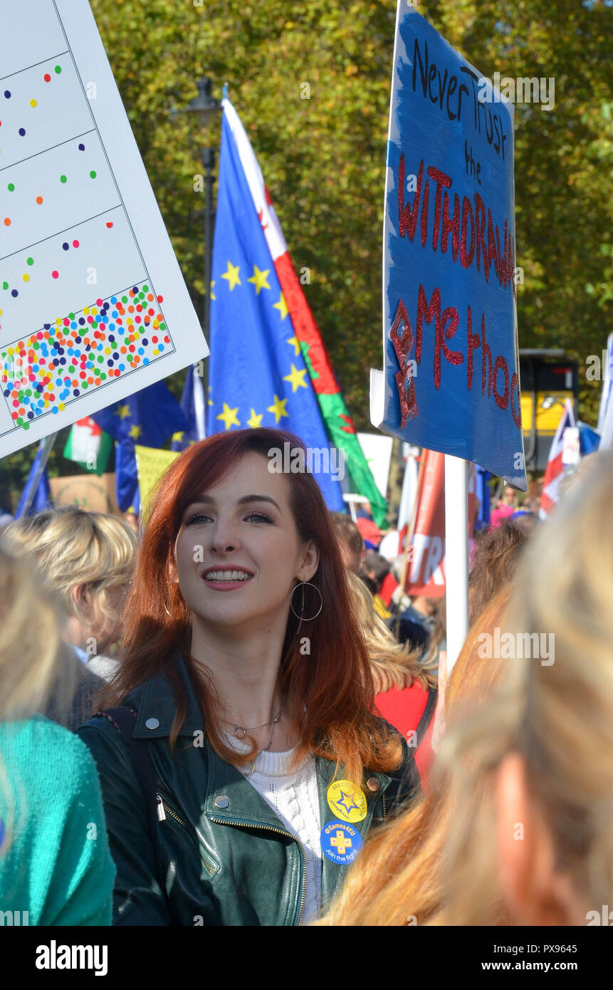 London, Großbritannien. Okt, 2018 20. Eine weibliche Demonstrant, 'March für die Zukunft', Rallye, die eine zweite EU-Referendum über Brexit, die die Abstimmung Kampagne, London, 20. Oktober 2018 Credit: Robert Smith/Alamy Leben Nachrichten organisiert Stockfoto