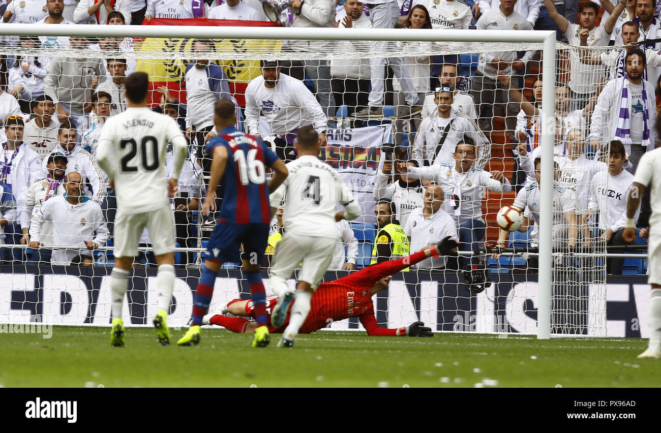 Madrid, Madrid, Spanien. Okt, 2018 20. Jose Luis Morales (Levante UD) gesehen, deren erstes Ziel zählen während der Liga Match zwischen Real Madrid und Levante UD an Estadio Santiago Bernabéu. Credit: Manu Reino/SOPA Images/ZUMA Draht/Alamy leben Nachrichten Stockfoto