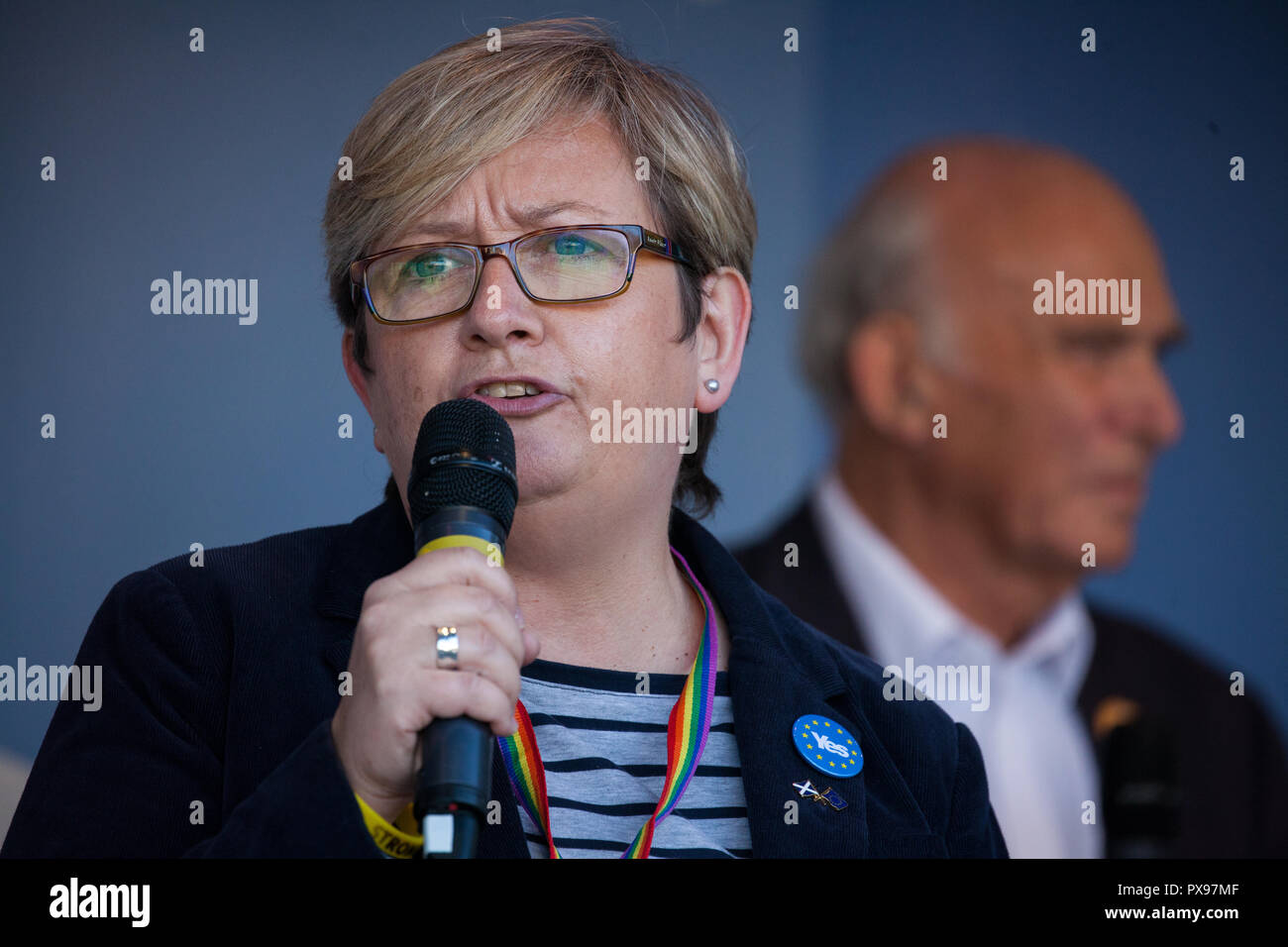 London, Großbritannien. 20. Oktober, 2018. Joanna Cherry QC, SNP-MP für Edinburgh South West, Adressen von Hunderttausenden von Menschen, darunter viele junge Menschen, die sich nicht in der Brexit Referendum im Jahr 2016 zu stimmen, die Teilnahme an einer Volksabstimmung März für die Zukunft Rallye im Parlament eine Abstimmung über die endgültige Brexit Angebot zu verlangen. Credit: Mark Kerrison/Alamy leben Nachrichten Stockfoto