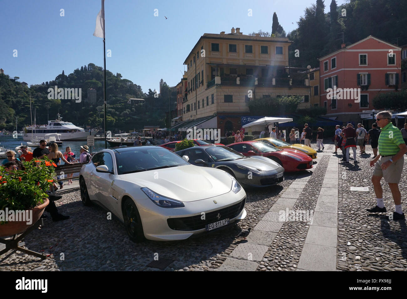 PORTOFINO, Italien - 20 Oktober, 2018 - Ferrari hält 70 Jahre Jubiläumsfeier mit einem supercar Übereinkommen, der neue Ferrari Portofino ist in seiner Heimatstadt Dorf Credit: Andrea Izzotti/Alamy leben Nachrichten Stockfoto