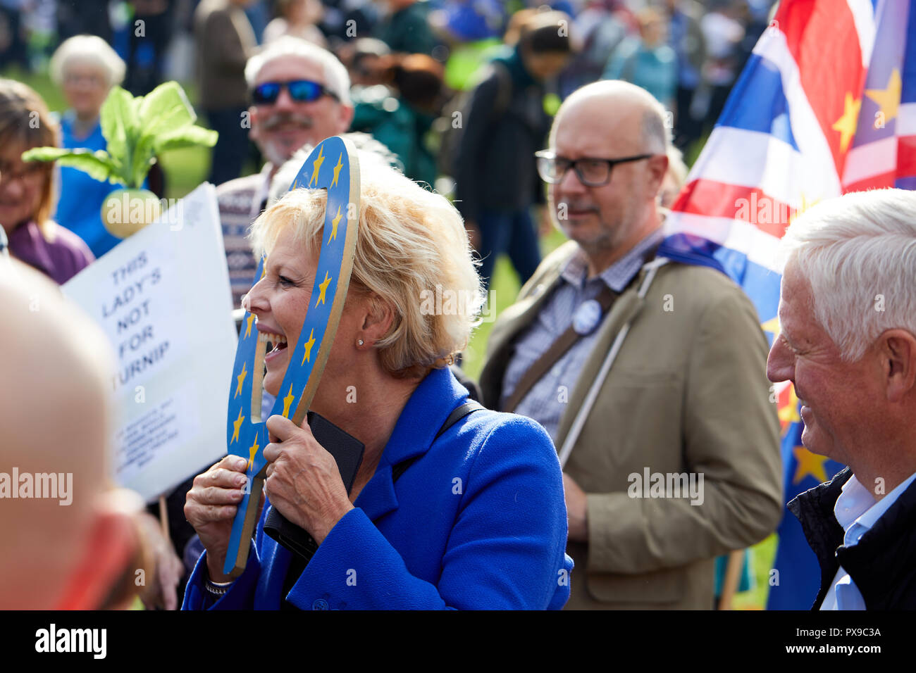 London, Großbritannien. Okt, 2018 20. Konservative Politiker Anna Soubry mit anderen Demonstranten an der Abstimmung März. Credit: Kevin J. Frost-/Alamy leben Nachrichten Stockfoto