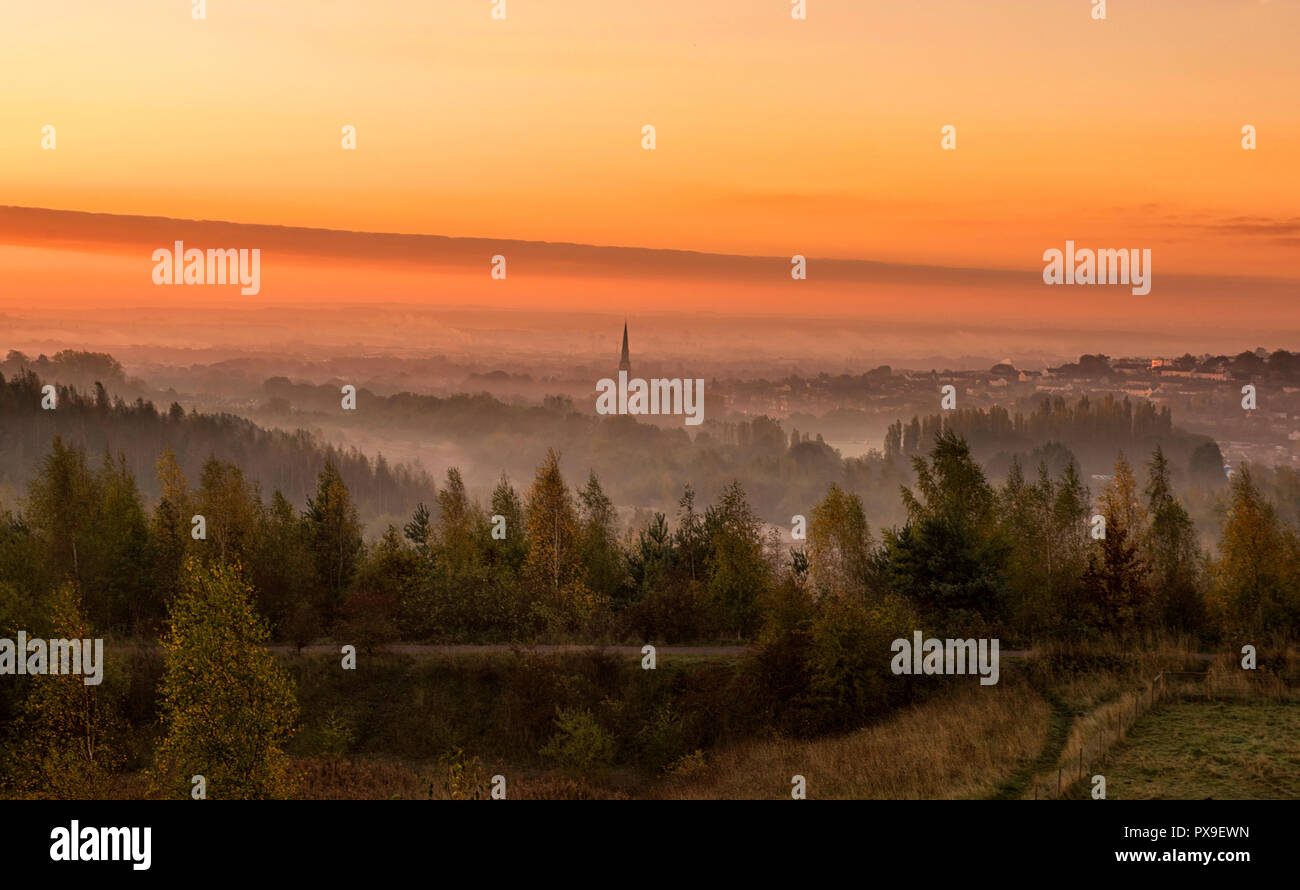 Misty Sonnenaufgang über dem Tal von gedling Gedling Country Park in Nottinghamshire, England Großbritannien Stockfoto
