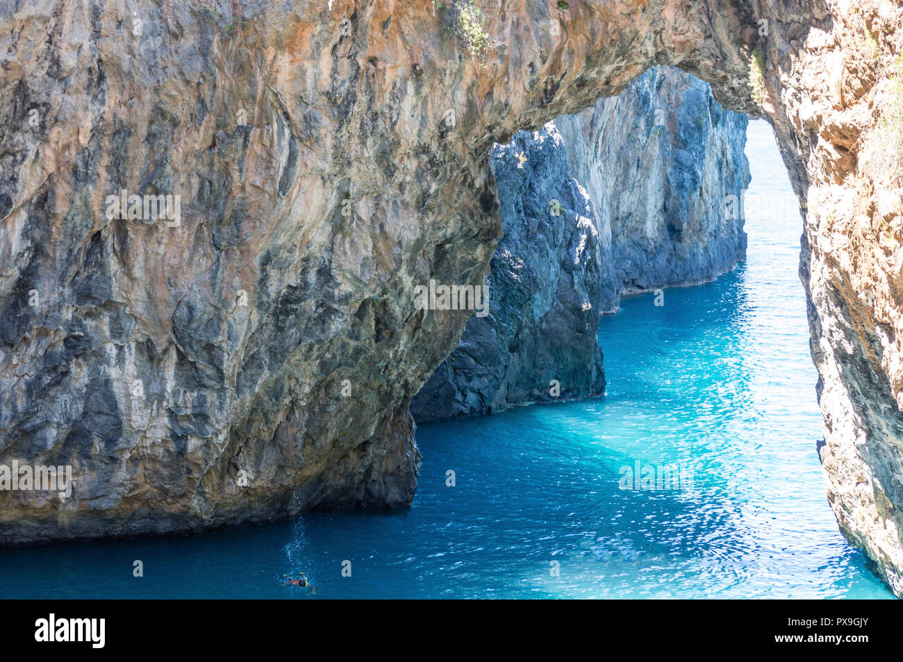 Seeküste in der Nähe des Arco Magno in San Nicola d'Arcella, Kalabrien Italien Stockfoto