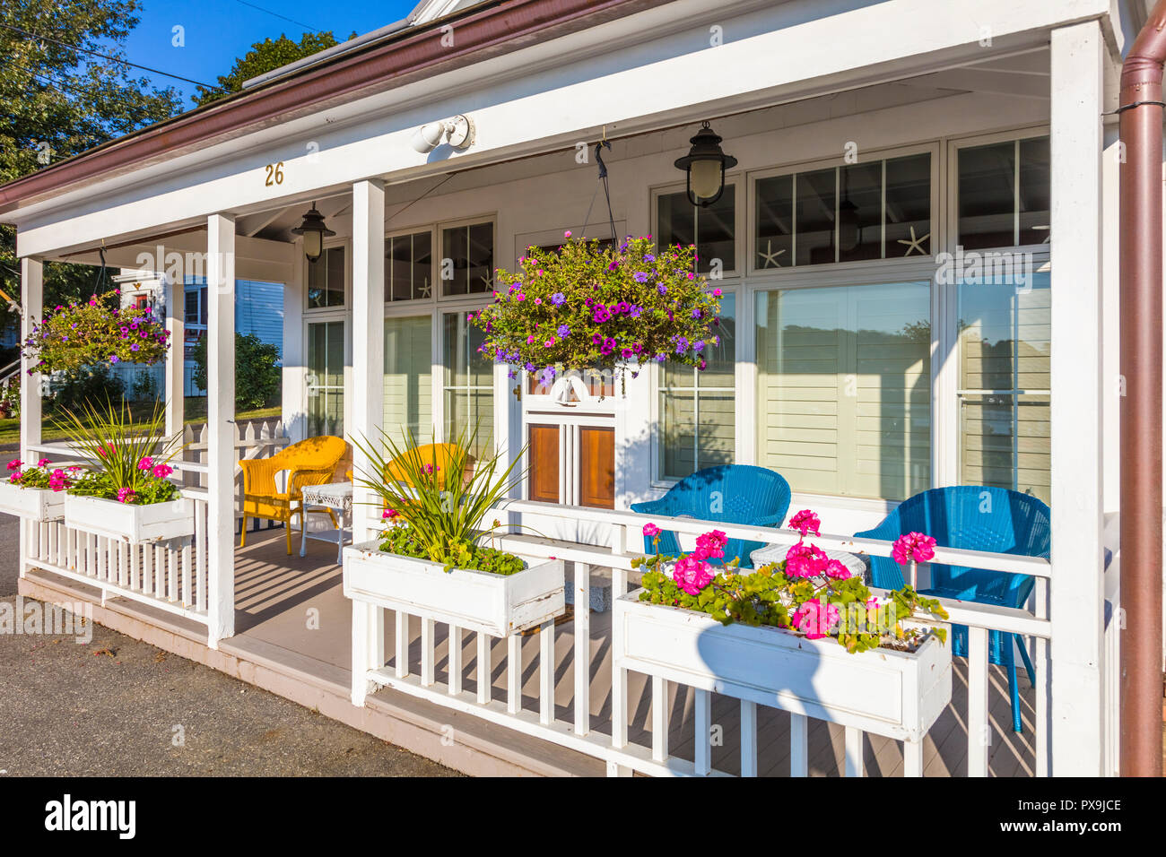 Hübsches Haus Veranda in Boothbay Harbor Maine in den Vereinigten Staaten Stockfoto