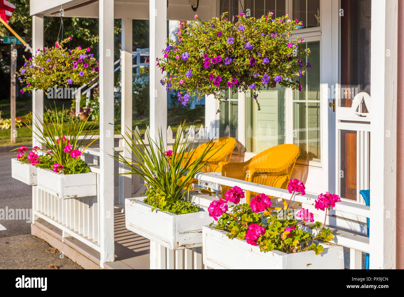 Hübsches Haus Veranda in Boothbay Harbor Maine in den Vereinigten Staaten Stockfoto