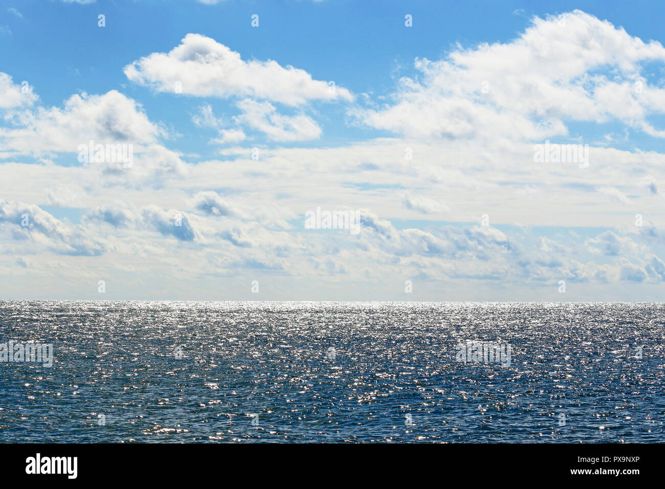 Den Atlantik blendend im Sonnenlicht, Cape May, New Jersey Stockfoto
