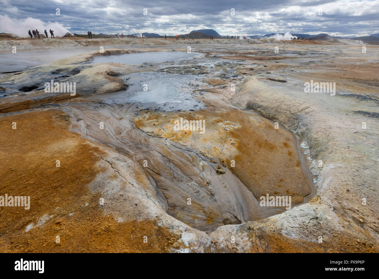 Hverarönd Schlammtöpfe, Steam Vents, und Schwefel Ablagerungen an der Nordküste Islands. Stockfoto