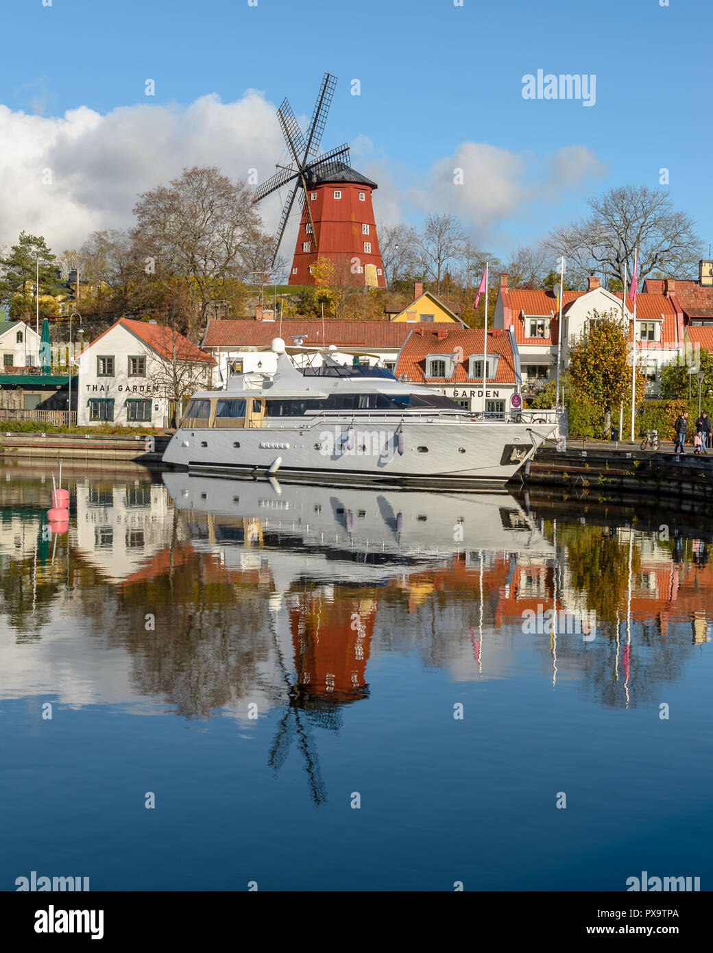 Einer Ruhigen Herbsttag in Strängnäs Marina. Stockfoto