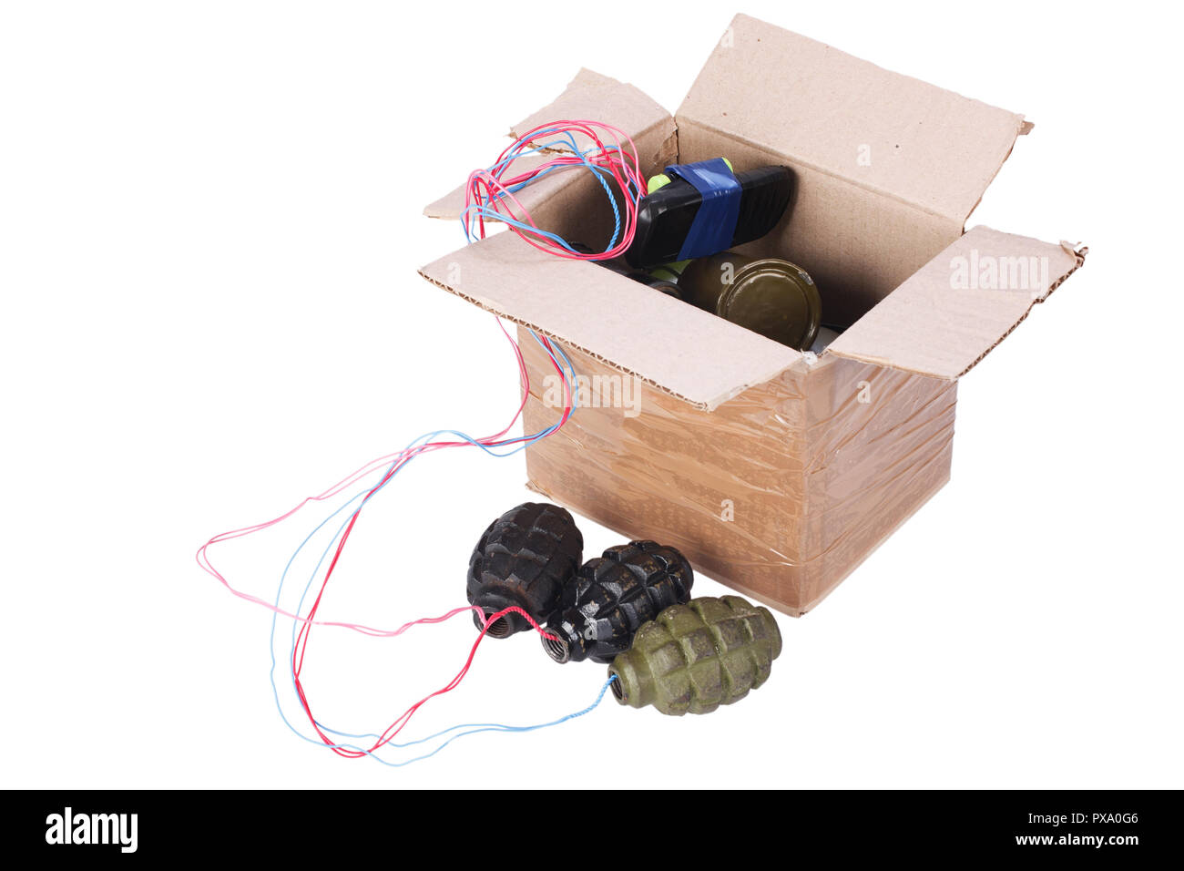 Briefbombe IED-Improvised Explosive Device in der Mailbox auf Weiß isoliert Stockfoto