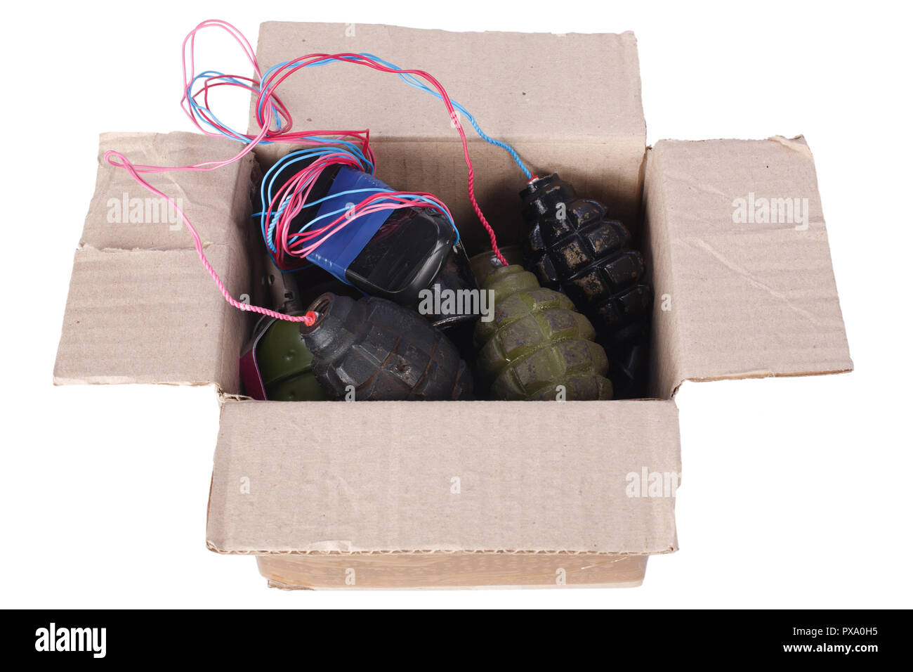 Briefbombe IED-Improvised Explosive Device in der Mailbox auf Weiß isoliert Stockfoto