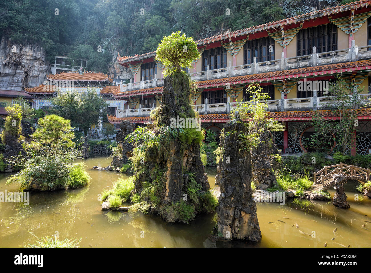 Sam Poh Tong Tempel, Ipoh, Malaysia - Es ist die größte Höhle Tempel im Land und ist ein beeindruckendes Werk der Kunst und des Glaubens, mit verschiedenen Statuen o Stockfoto