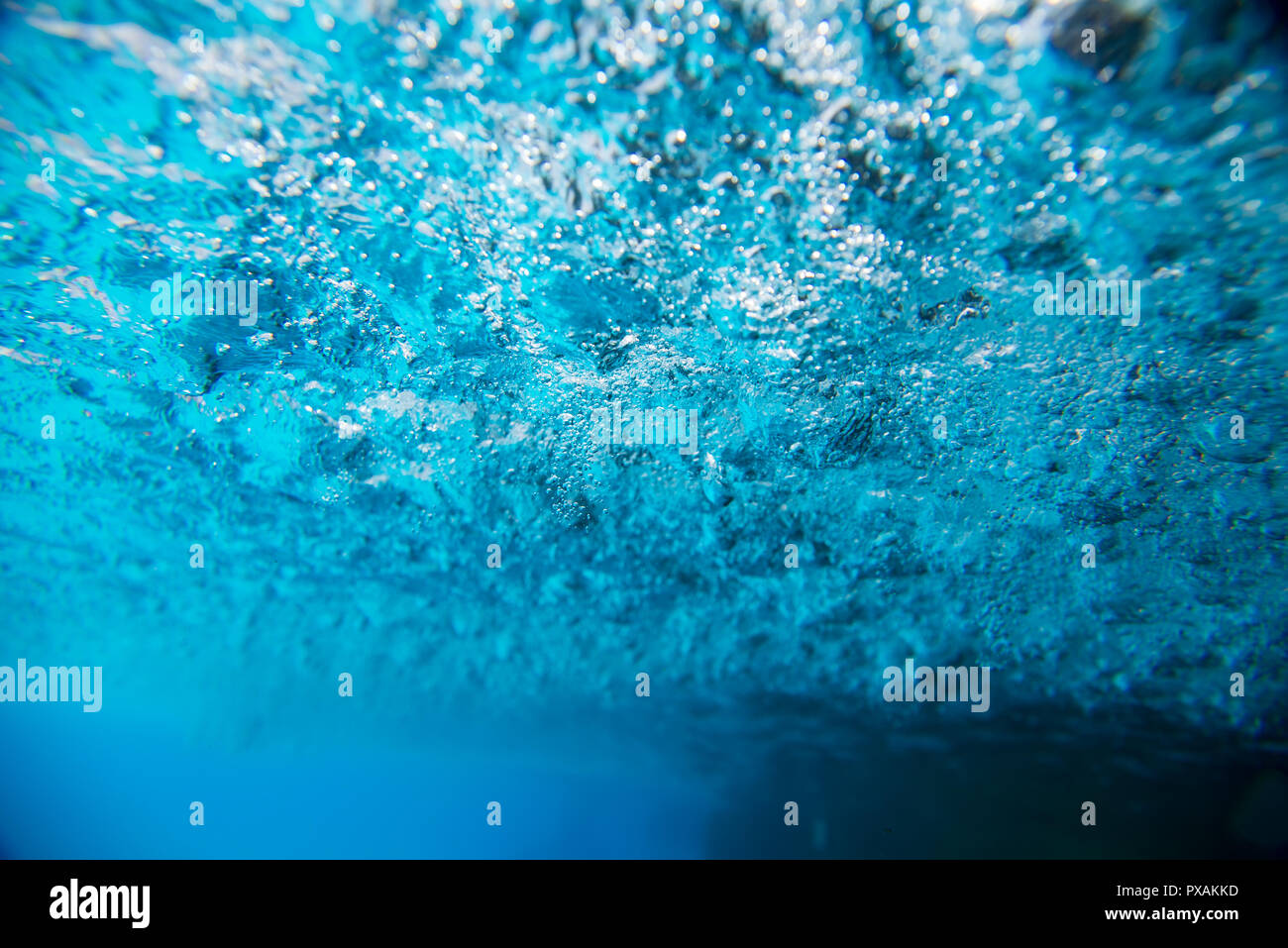 Oberflächenwasser Blick von Unterwasser Stockfoto