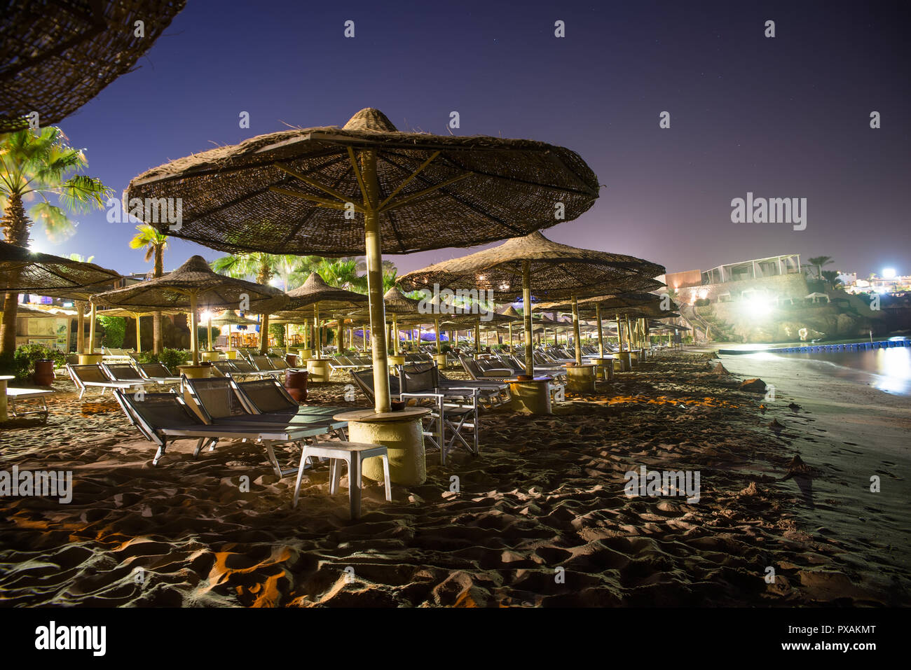 Strand am Roten Meer in der Nacht Stockfoto