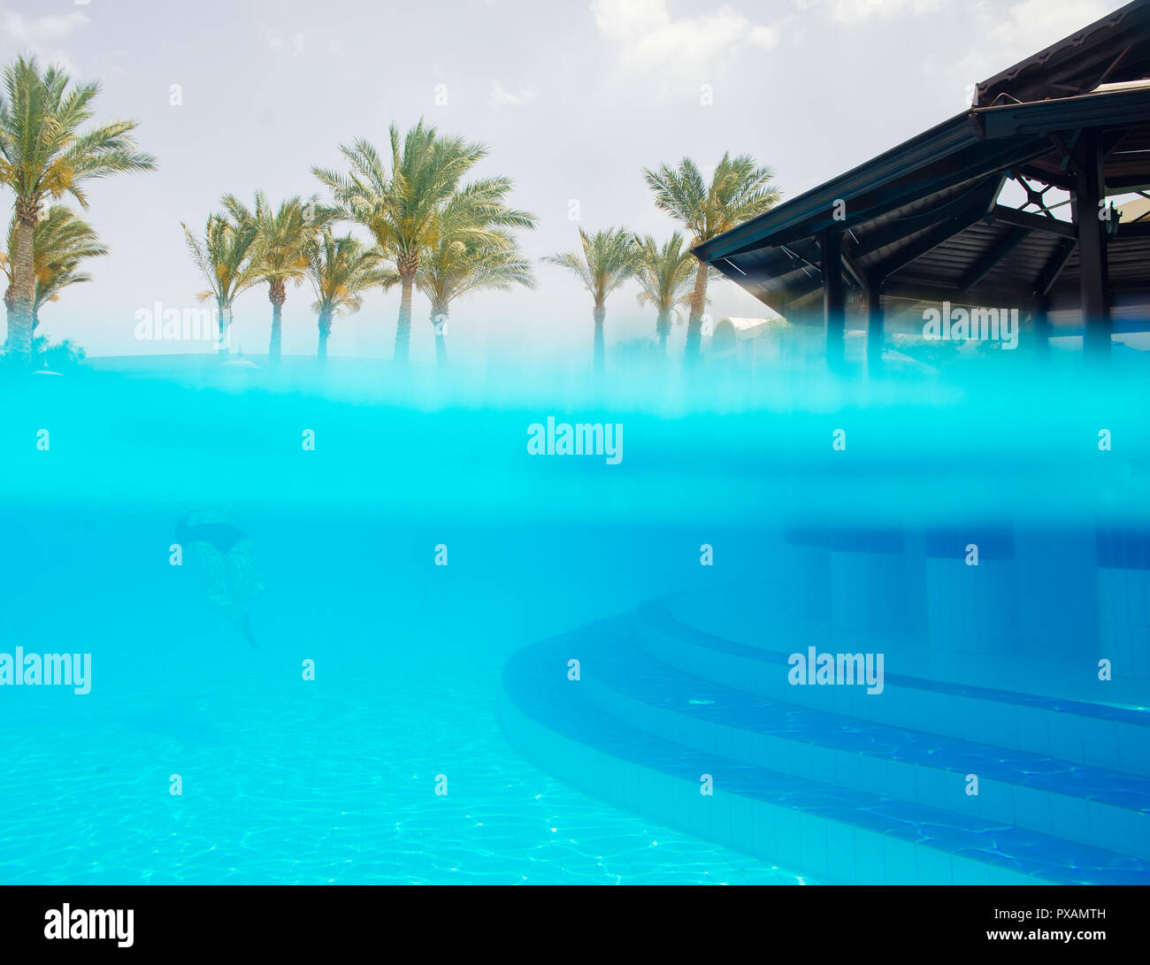 Schöne Sicht auf das Schwimmbad Stockfoto