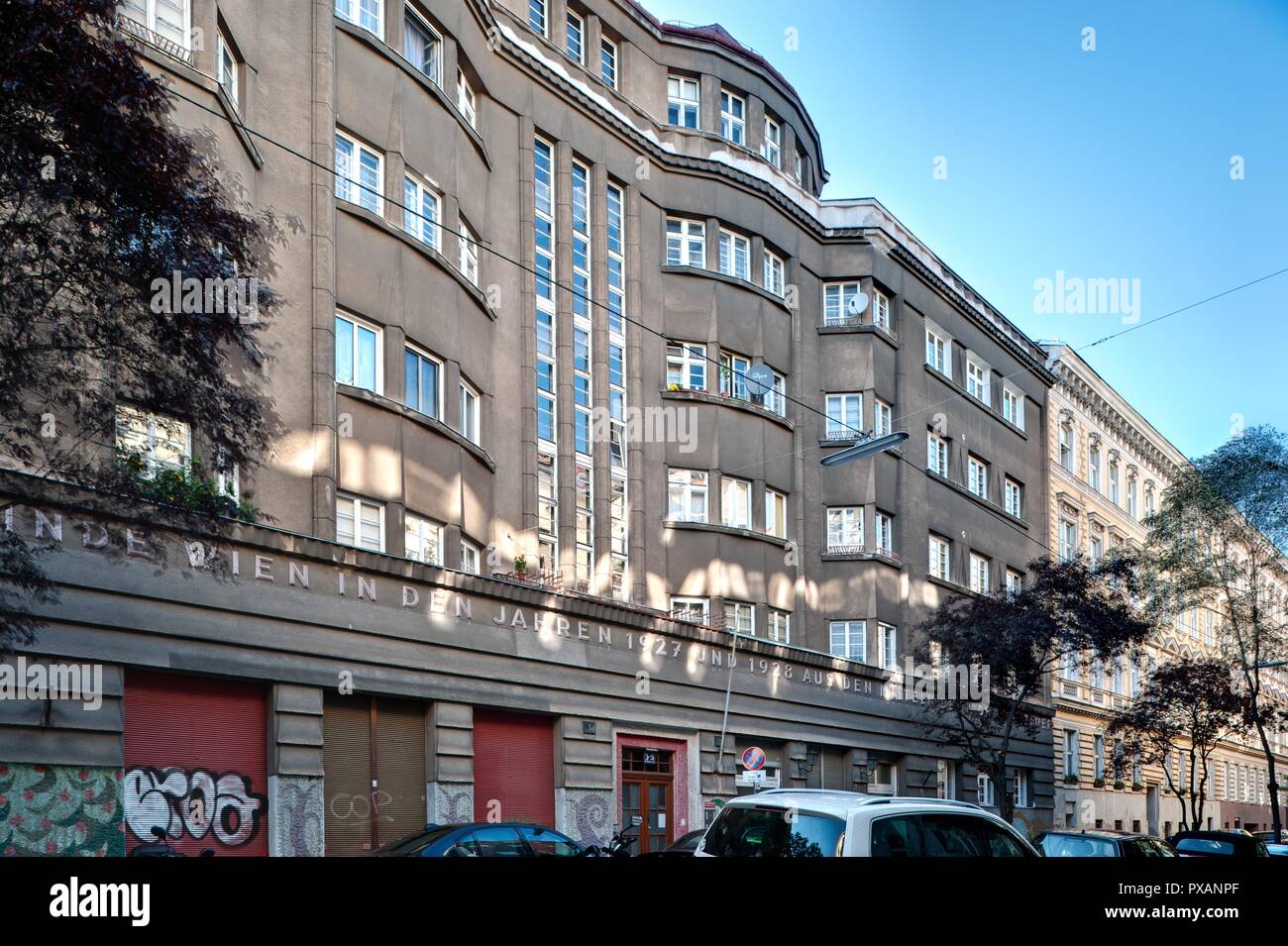 Wien, Gemeindebau des "Roten Wien" - Wien, Rat Tenement Blocks, 'roten