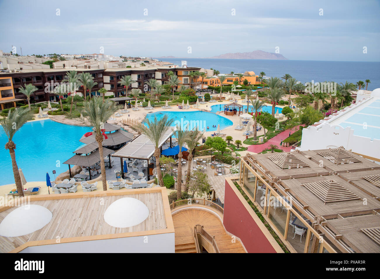 Hotel mit Schwimmbad Stockfoto