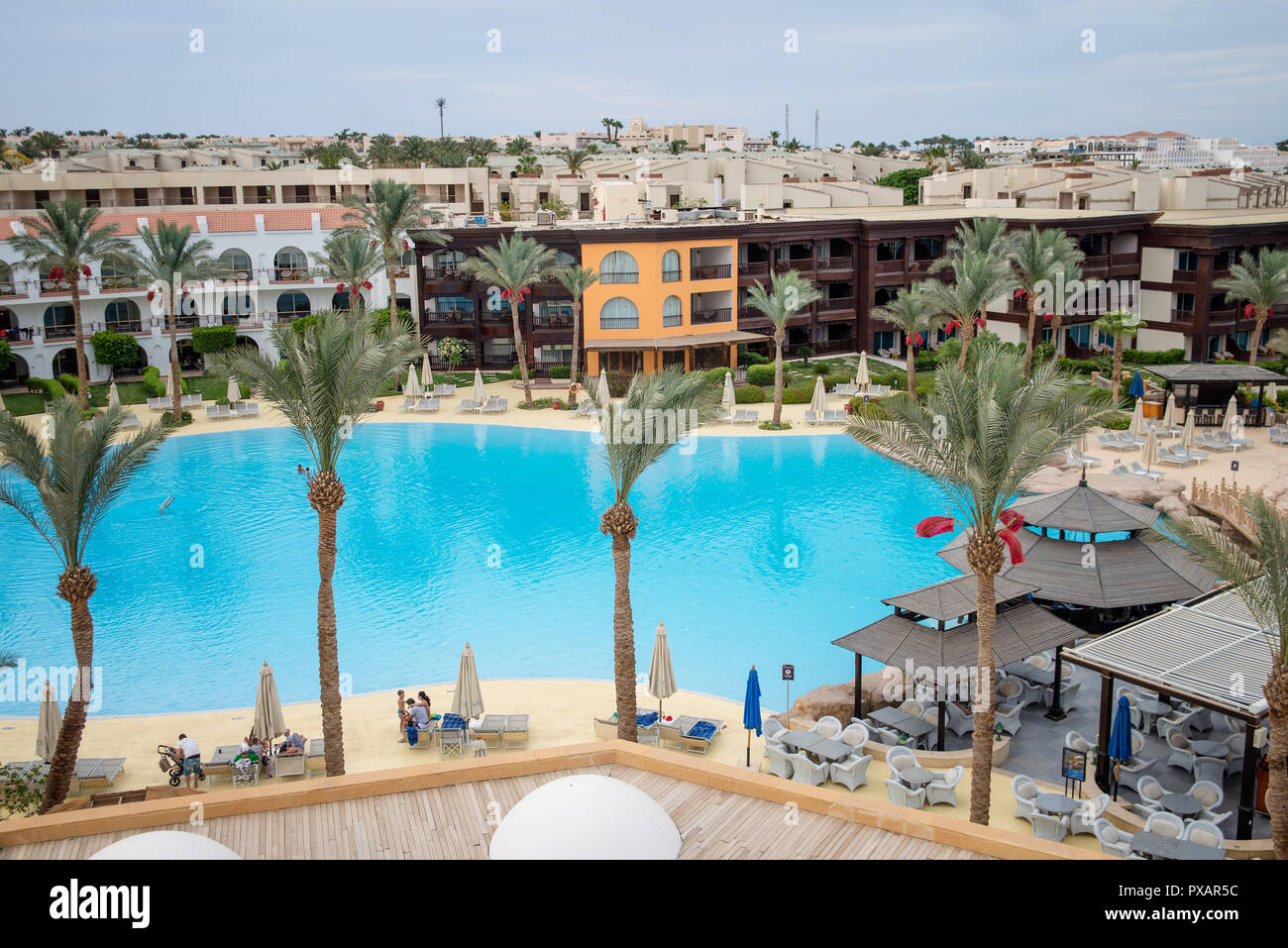 Hotel mit Schwimmbad Stockfoto