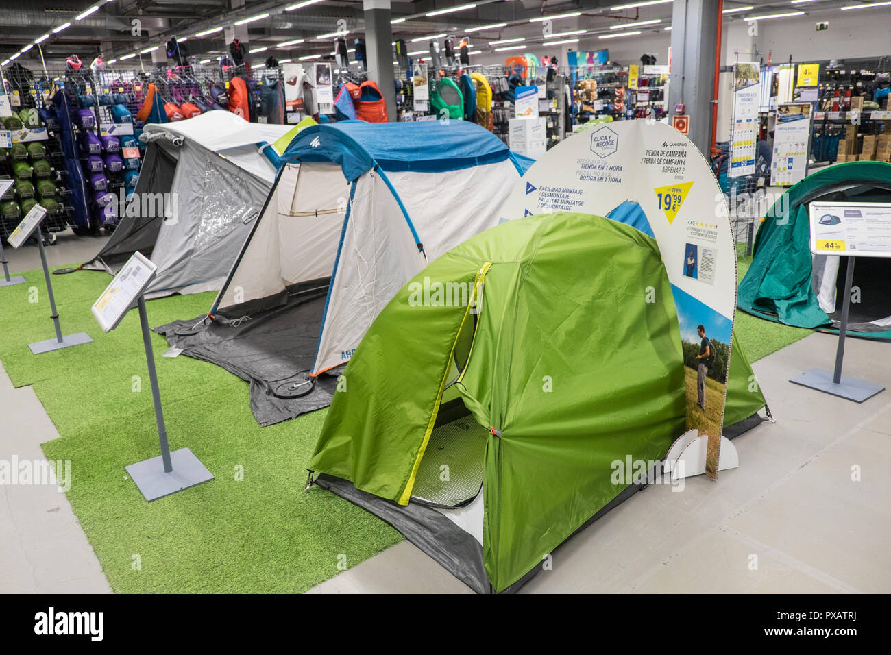 Decathlon, Sport, Sport, super, Shop, Forum, Zweig, Barcelona, Cartalonia,  Katalanisch, Spanien, Spanisch, Europa, Europischen Stockfotografie - Alamy