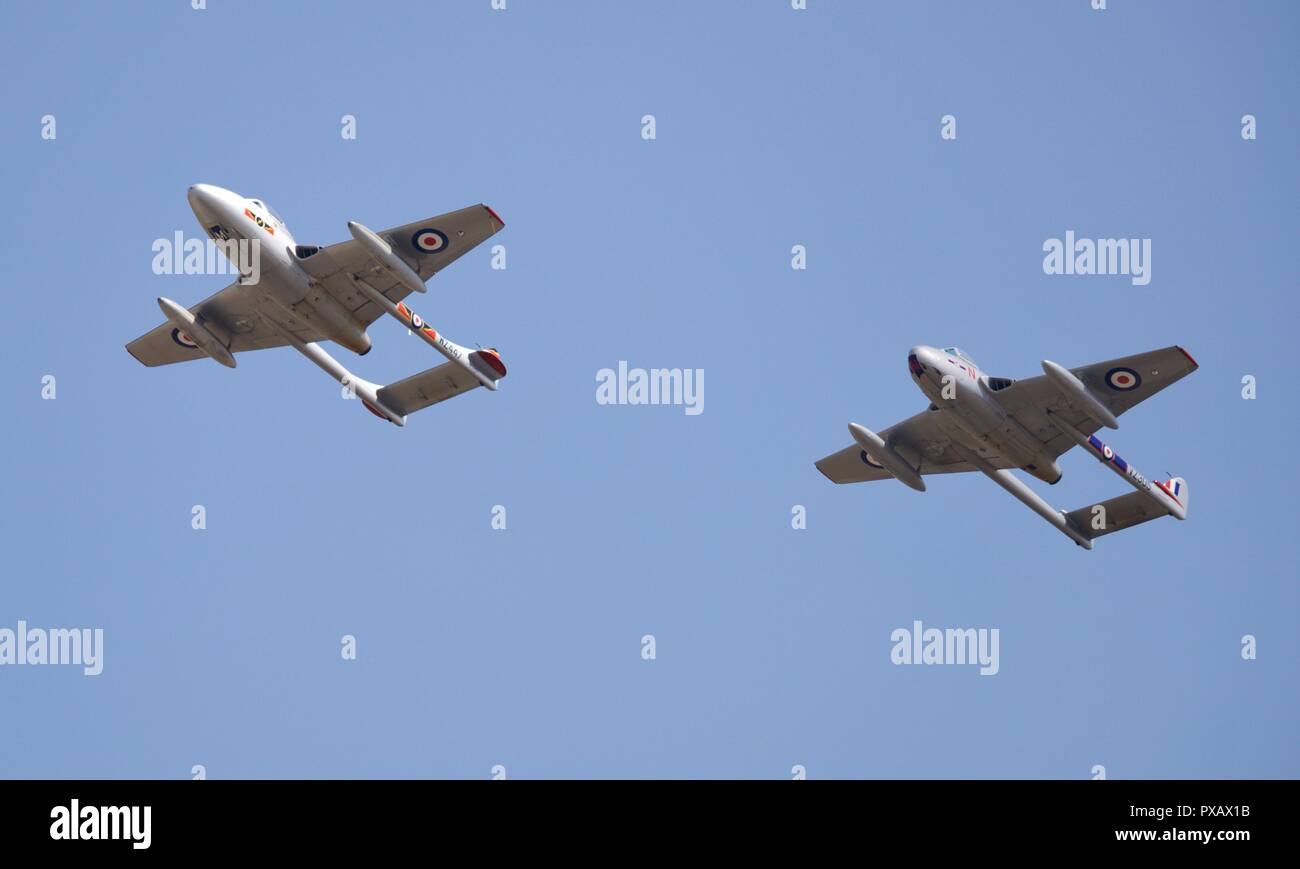 Zwei de Havilland Vampire Jets, die von der norwegischen Luftwaffe historische Squadron betrieben 2018 Royal International Air Tattoo fliegen Stockfoto