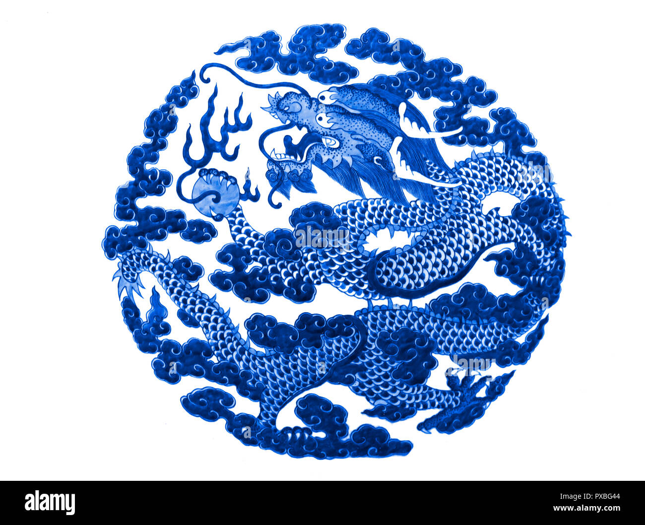 Chinesischer Drache gemalt auf einem keramischen Vase mit kobalt blau glasiert Stockfoto