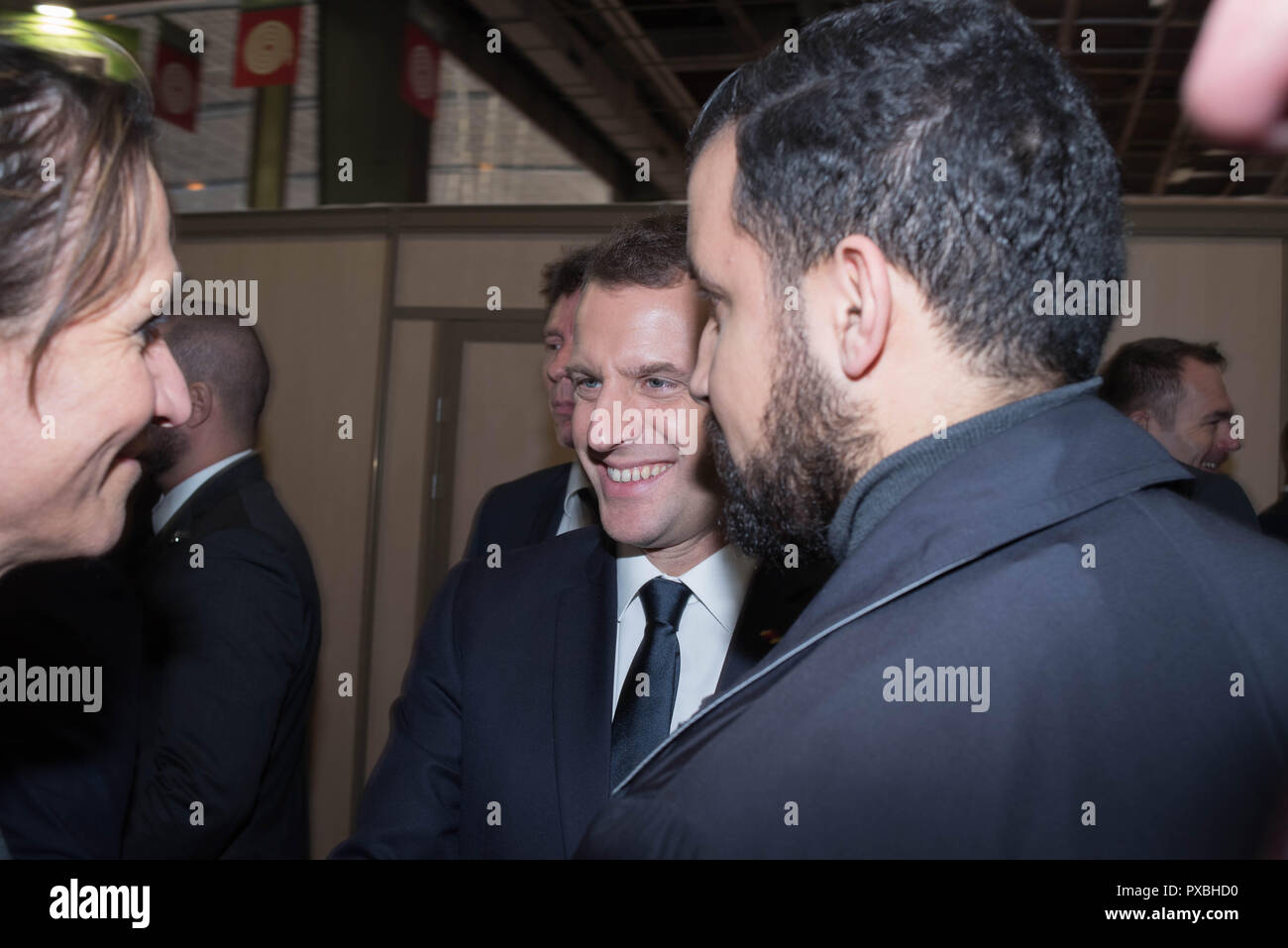 Der französische Präsident Emmanuel Längestrich besuche die 55. Internationale Landwirtschaftsmesse am Porte de Versailles Ausstellungszentrum in Paris. Stockfoto