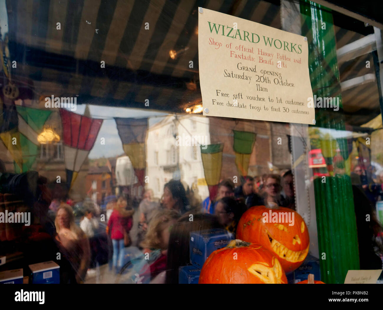 Wirksworth, UK. Okt, 2018 20. Wirksworth wird Hogsmeade für den Tag wie dieser Stadt in verstecktes Juwel des Peak District feiert alle Sachen Harry Potter am 20. Oktober 2018 Credit: Doug Blane/Alamy leben Nachrichten Stockfoto